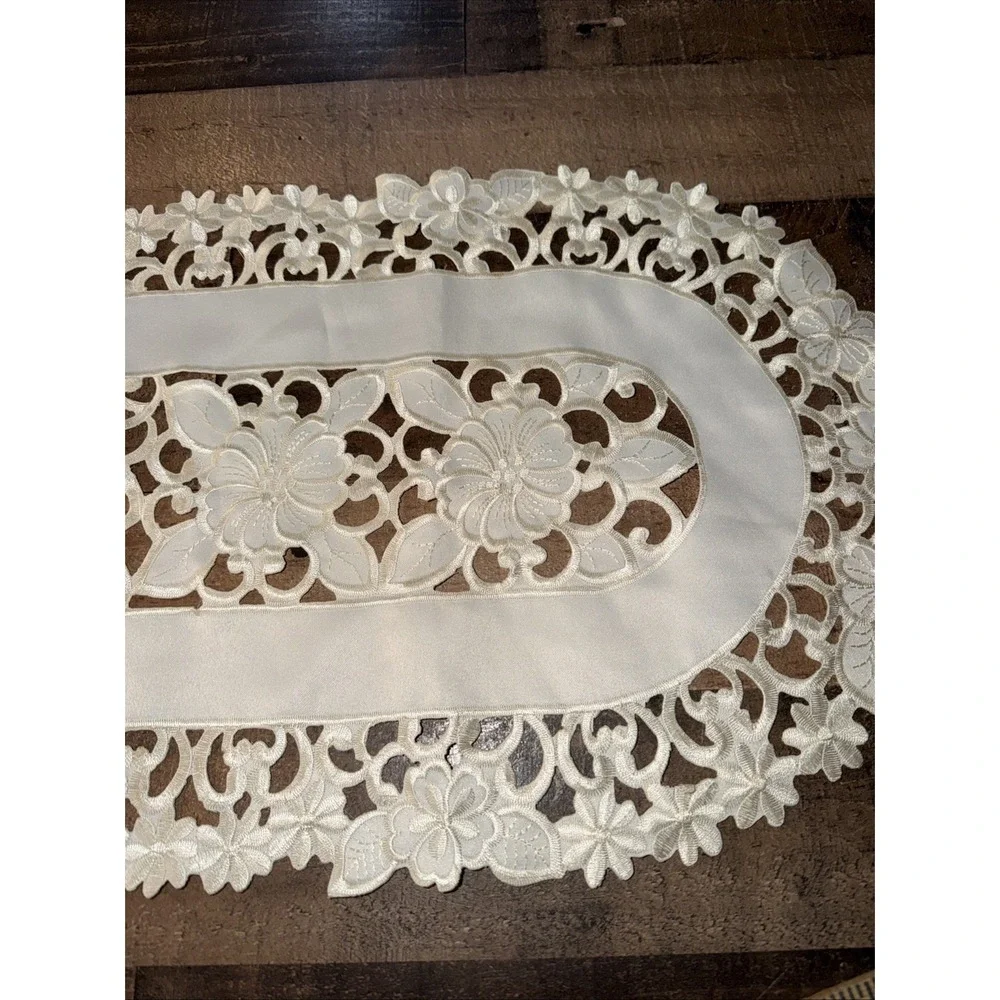 Vintage Jabara Embroidered Cutwork Table Runner Cream Floral 34x13 Dresser Scarf
